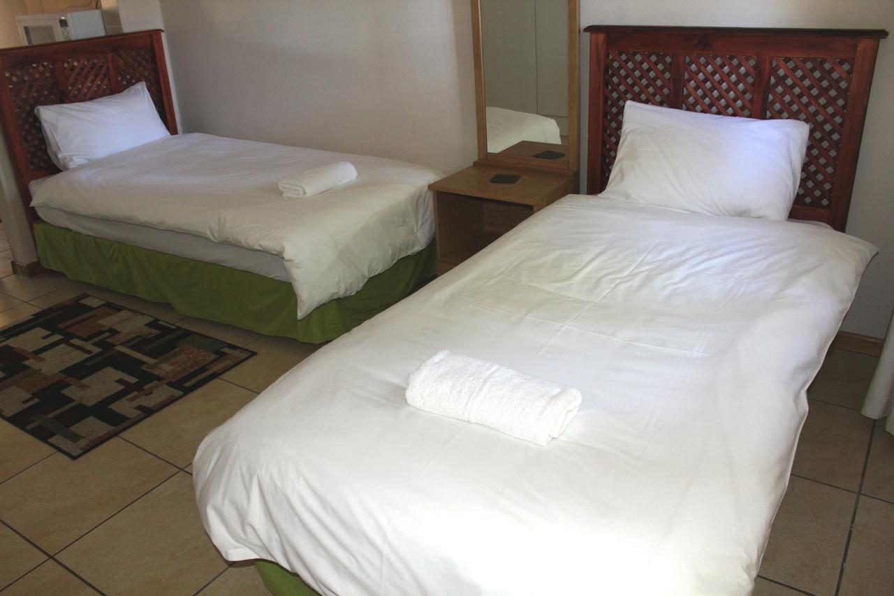 African Aquila Guest Lodge Glendinningvale エクステリア 写真