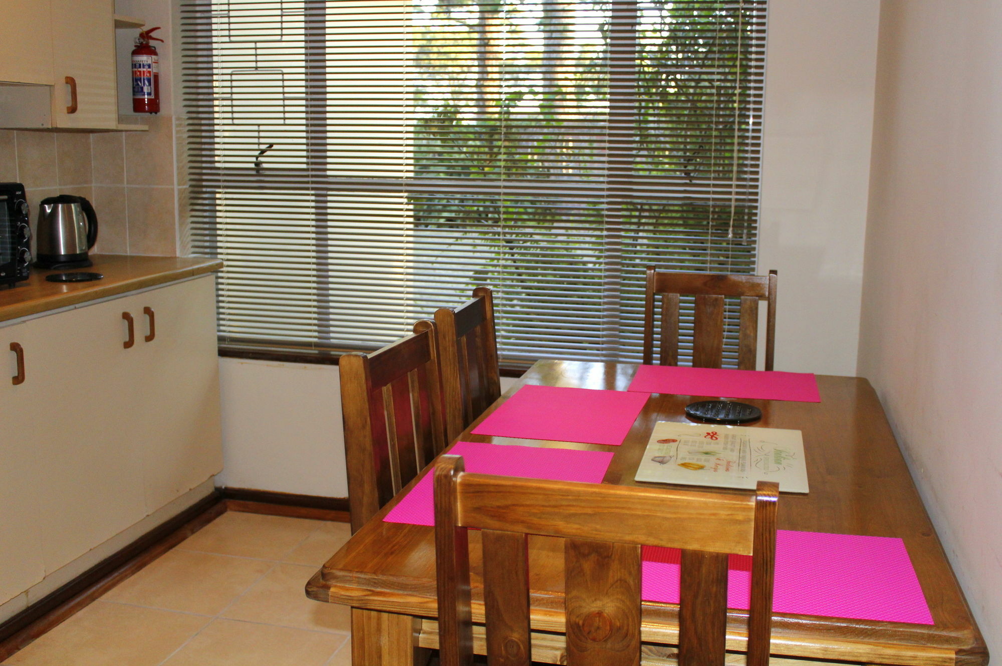 African Aquila Guest Lodge Glendinningvale エクステリア 写真
